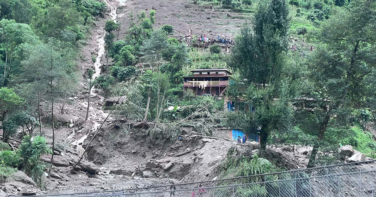 पहिरोमा परी एकै घरका तीनजनाको मृत्यु