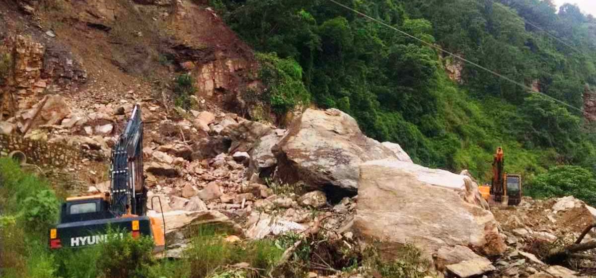 कालीगण्डकी करिडोरमा फेरि पहिरो, यातायात ठप्प