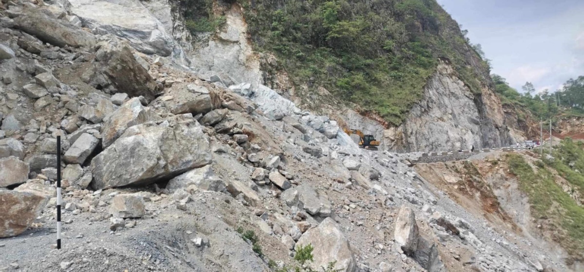 पहिरोले गुल्मीमा दुई सडक अवरुद्ध