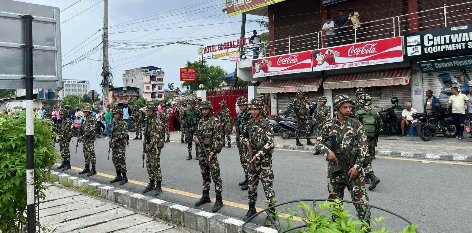 चितवनका सडकमा आर्मी