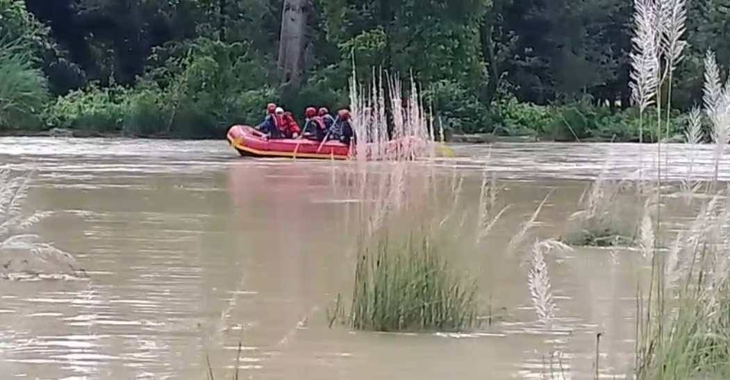 सेनाद्वारा उद्धार जारी