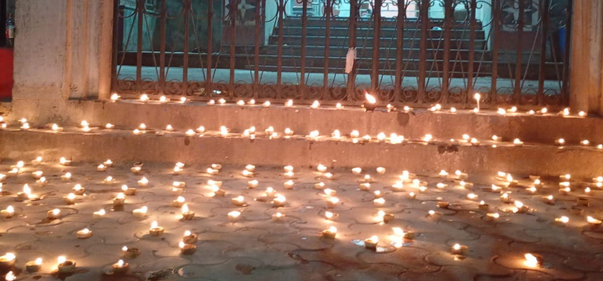 शुभकामना आदानप्रदान गर्दै गरियो सामूहिक दीपावली