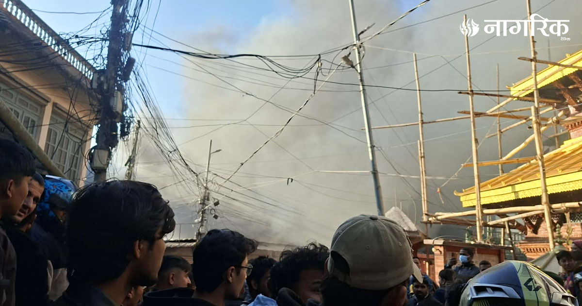 सिनामंगल स्थित एक काठको गोदाममा आगलागी