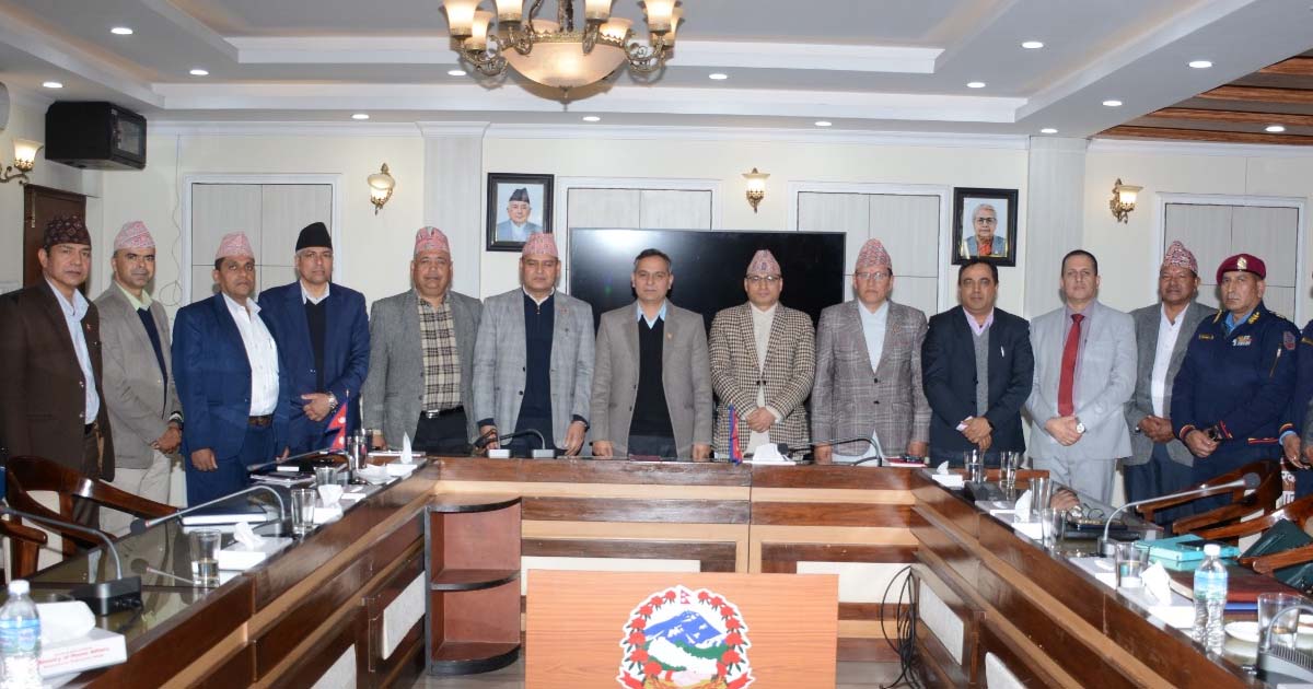 निर्वाचन सुरक्षा सम्बन्धमा गृहमन्त्रीले गरे प्रदेशका प्रमुख सचिवहरूसँग छलफल