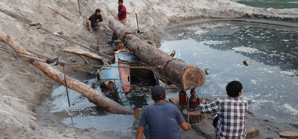 त्रिशुली किनारमा भेटिएको बसको उत्खनन् धमाधम