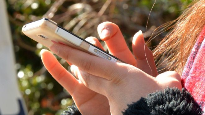 150313185839 smart phone 640x360 afp