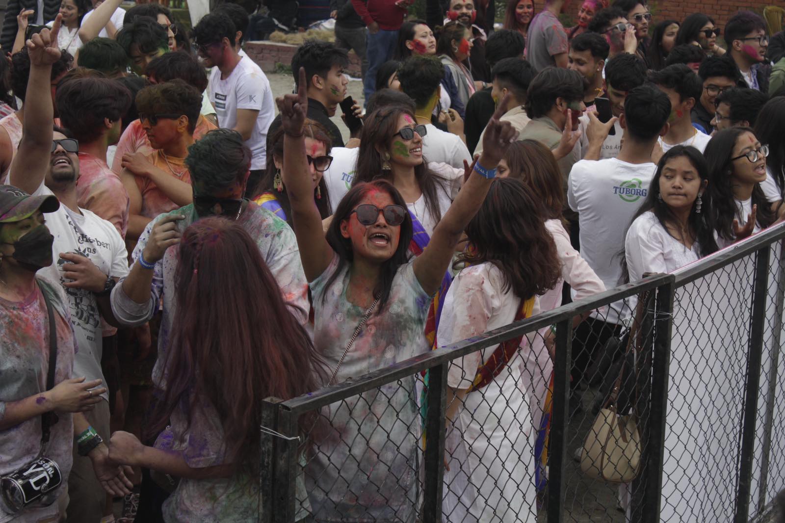 राजधानीमा रेडियो नागरिकको भव्य ‘कलरेल्ला’ होली