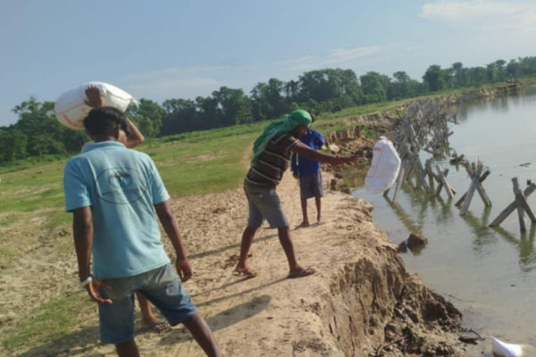 हर्दौना बस्ती जोगाउन बाणगंगा नदीमा तटबन्ध
