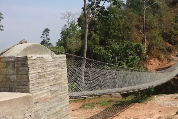 ‘खकुवाखोलामा झोलुङ्गे पुल बनेपछि पुस्तौँदेखिको समस्या अन्त्य भएको छ’