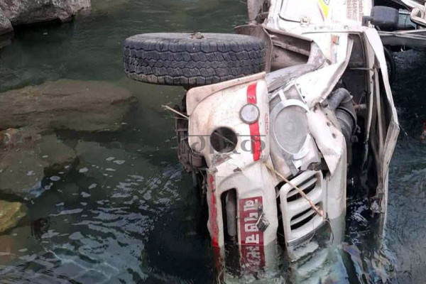 डोल्पामा बोलेरो दुर्घटना: चालक रोकायाको ज्यान गयो