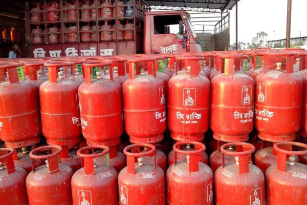 आयल निगमले भन्यो- काठमाडौंमा ग्यासको अभाव छैन, अनावश्यक भण्डारण नगर्नू