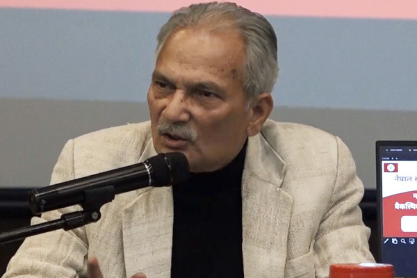 पूर्वप्रधानमन्त्री भट्टराईले उम्मेदवारी फिर्ता लिए 