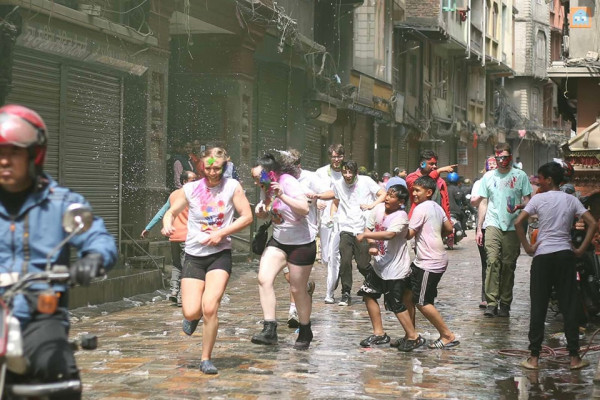 काठमाडौं प्रशासनले भन्यो- आफ्नै घरभित्रै होली खेल्नु, दल र उम्मेदवारको टिसर्ट नलगाउनू