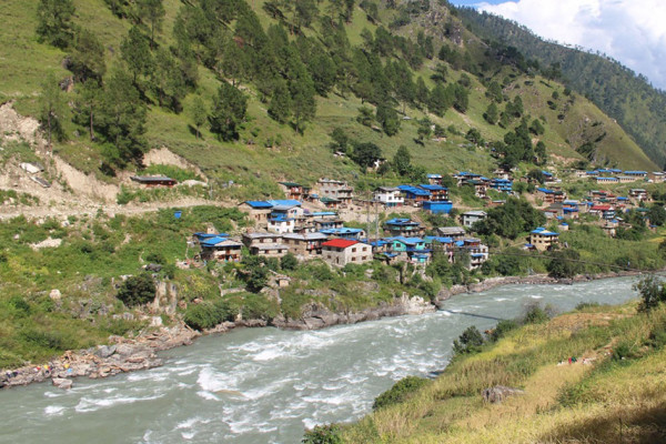 हिउँको पर्खाइमा हुम्ला