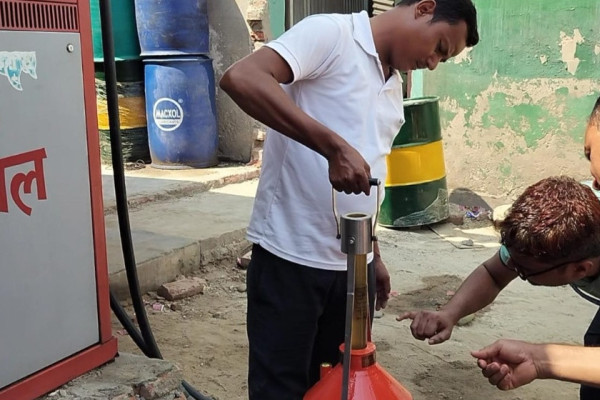 पेट्रोलको मूल्य बढ्यो, डिजेलको घट्यो