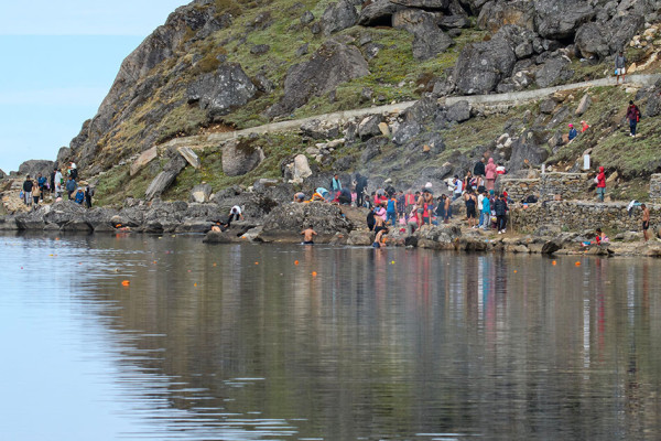 प्रतिकूल मौसमले गोसाइँकुण्ड तीर्थयात्रा प्रभावित