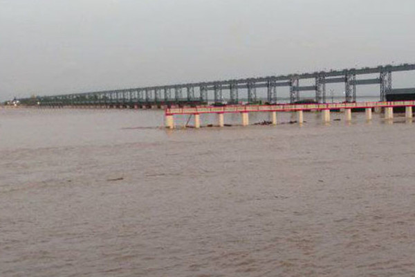 सप्तकोशी नदीमा पानीको बहाव उच्च