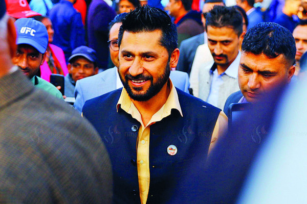 रवि लामिछानेलाई नख्खु कारागार ल्याइँदै