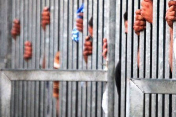 कास्की कारागारका एक सय ६० कैदीबन्दी अझै फरार