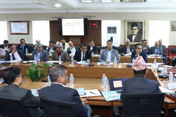 बजेटको उद्देश्य पूरा गर्ने गरी लाग्न अर्थमन्त्री पौडेलको निर्देशन