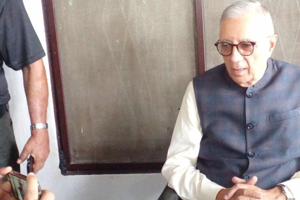 ‘टिम मिटिङ’मा शेखरः मध्यमार्गमै हिँड्छु, विचलित हुन्न