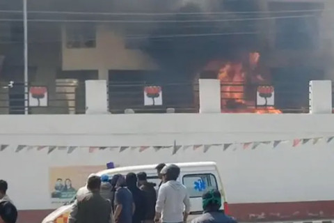 लद्दाखमा तनाव: प्रदर्शनकारीद्वारा बीजेपी कार्यालय र प्रहरीको गाडीमा आगजनी