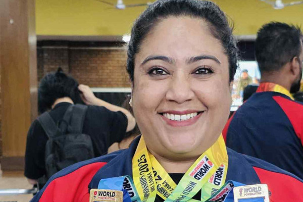 विश्व पावरलिफ्टिङमा देवकीलाई कीर्तिमानसहित दुई स्वर्ण
