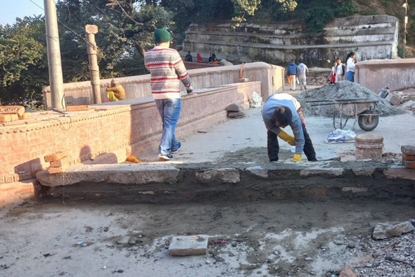 गौरीघाट पुलमा सवारीसाधन रोक्न सिँढी निर्माण