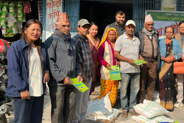 माटोको अम्लीयपना कम गर्न कृषि चुन बाँडियो