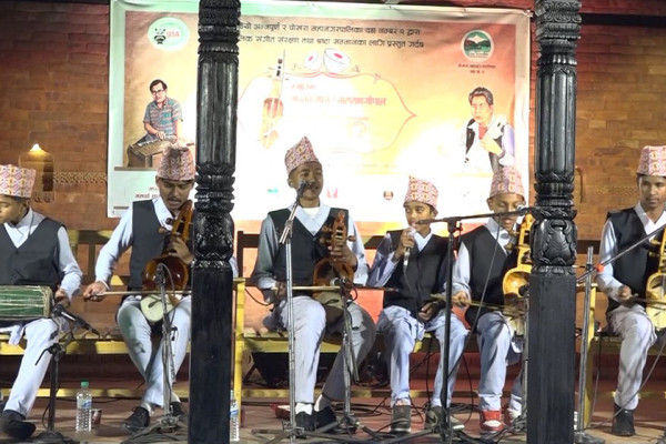 फल्चामा गुञ्जिए नारायणगोपाल र झलकमानका गीत