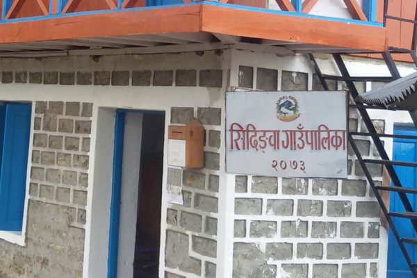 किसानलाई प्रोत्साहन गर्दै सिदिङ्वा