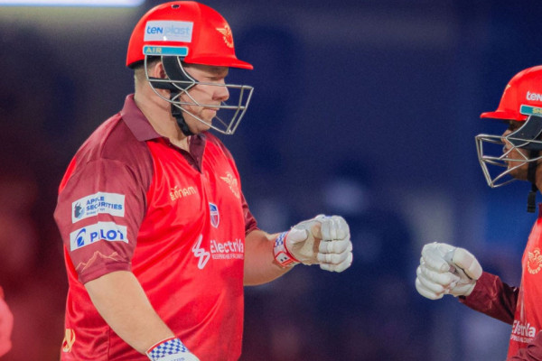 चितवनविरूद्ध पोखराको सानदार सुरुवात, १० ओभरमा बिना क्षति ६३ रन