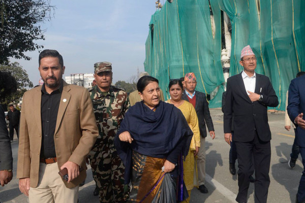 पूर्वराष्ट्रपति भण्डारीले गरिन् क्षतिग्रस्त सिंहदरबारको अवलोकन (तस्बिरहरू)