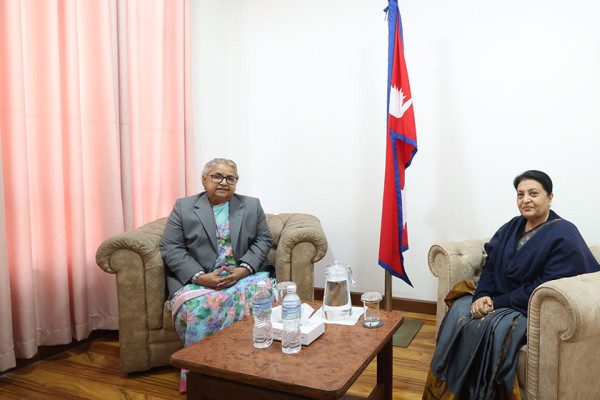 सिंहदरबारमा प्रधानमन्त्री र पूर्वराष्ट्रपतिको भेट