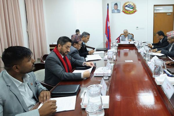 मन्त्रिपरिषद बैठक जारी