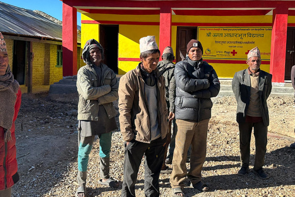 बालबालिकाले पक्की भवनको कक्षा कोठामा बसेर पढ्न पाउँदा...