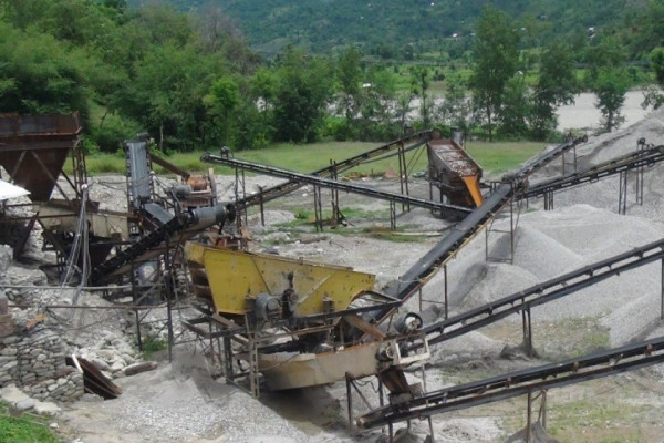 ‘राज्यको सम्पत्ति दोहन गर्न पाइँदैन’ भनेर अरुणको अवैध क्रसर बन्द