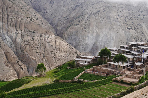 हिउँदयाममा बाँसस्थान फेरिएको मुस्ताङको साङ्ता गाउँ