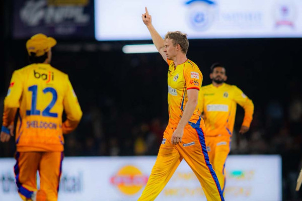 विराटनगरको इनिङ्स धरासायी, ३ रन जोड्दा ३ विकेट पतन