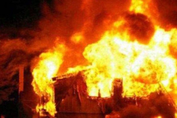 घरसँगै जलेर चिया श्रमिक महिलाको मृत्यु, पतिको उपचार हुँदै