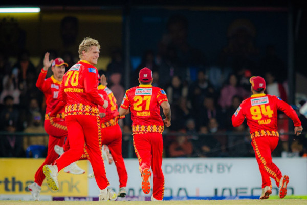 पावर प्लेमा विराटनगरको बिजोग: ६ ओभरमा ३ विकेट गुमाएर मात्र २८ रन