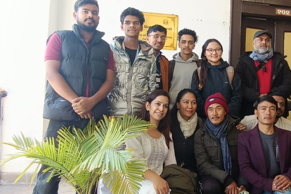 विदेश र अन्तरजिल्लाबाट मतदान, आयोगमा ज्ञापनपत्र बुझाइयो