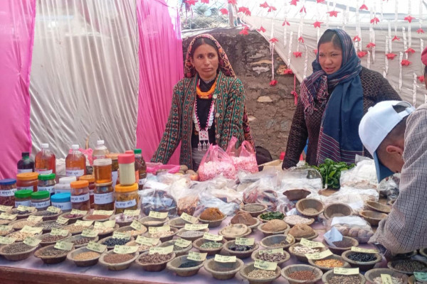 रैथाने परिकारको स्वाद चाख्न कृषि प्रदर्शनी