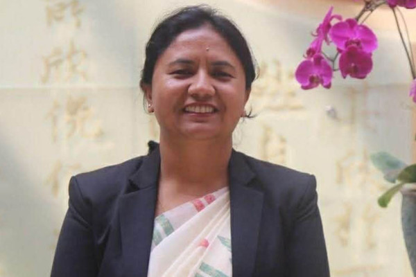 १० वर्ष नेतृत्व गरेपछि हस्तान्तरण गर्नुपर्छ: रचना खड्का