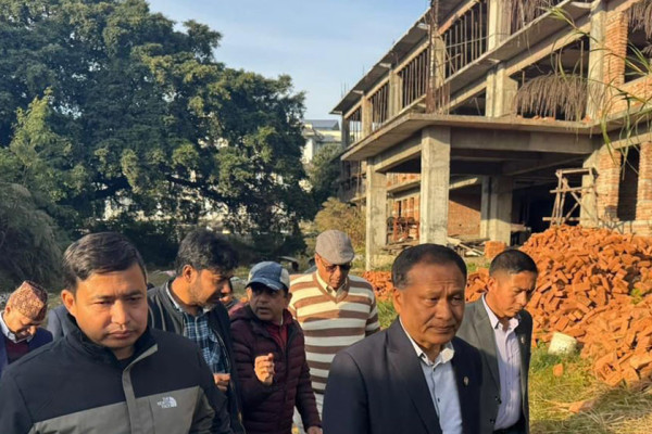 पोखरा स्वास्थ्य विज्ञान प्रतिष्ठानको भवन निर्माणलाई बन्धक राख्नु हुँदैन : मन्त्री घिसिङ