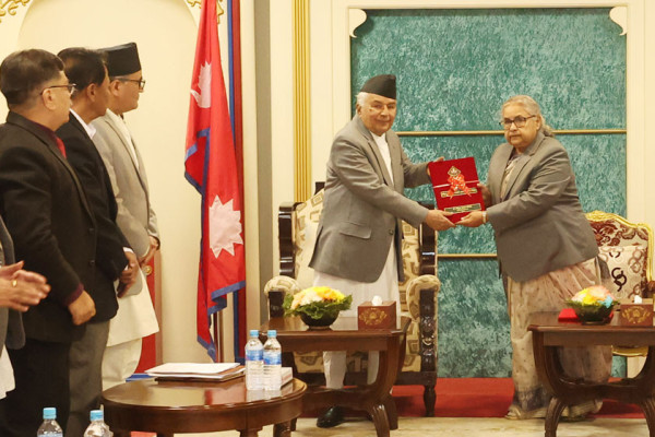 प्रधानमन्त्रीले राष्ट्रपतिलाई बुझाइन् राष्ट्रिय सुरक्षा परिषद्को आठौँ वार्षिक प्रतिवेदन