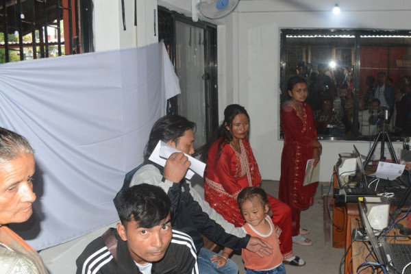 पालिकाबाट राष्ट्रिय परिचयपत्र पाउँदा सेवाग्राही खुसी