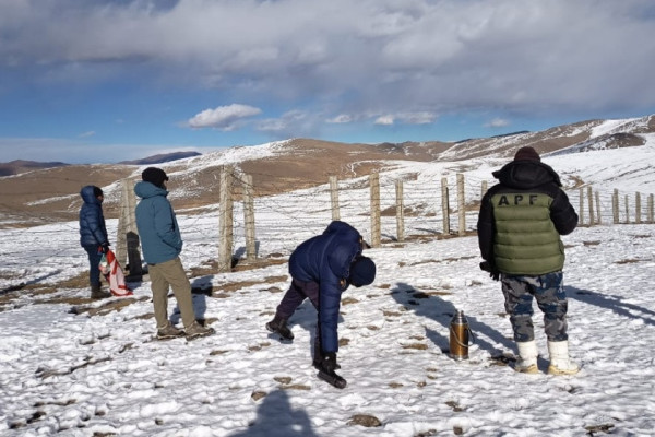 माइनस २० डिग्री चिसोमा हिउँमाथि संयुक्त गस्ती