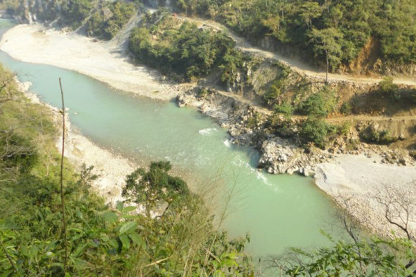 मादी नदीमा महिलाको शव फेला