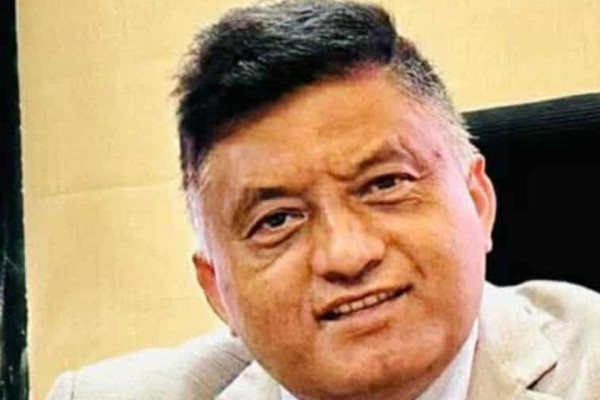 अधिकृत पदबाट राजीनामा दिएर एमालेको केन्द्रीय सदस्यमा उम्मेदवारी!